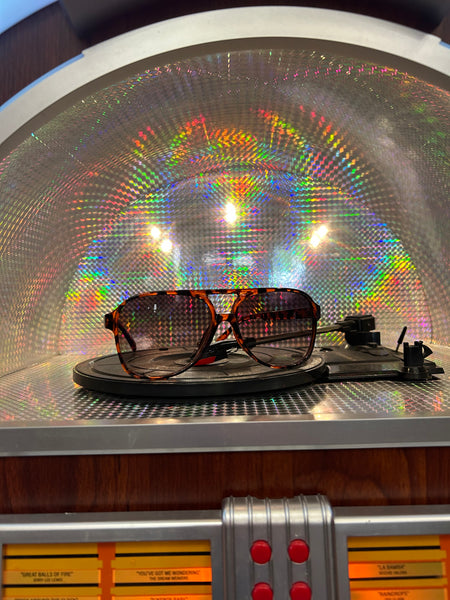 OVERSIZED AVIATOR SUNGLASSES