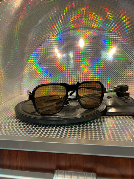 MINIMAL TINTED SQUARE SUNGLASSES